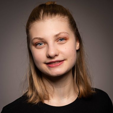 Headshot_Julia