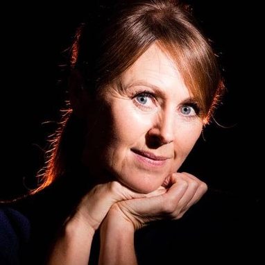 Helen-Evans-Headshot-Version-2-aspect-ratio-750-750